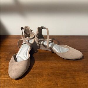 Dexflex Comfort Tan Women's Low Wedge